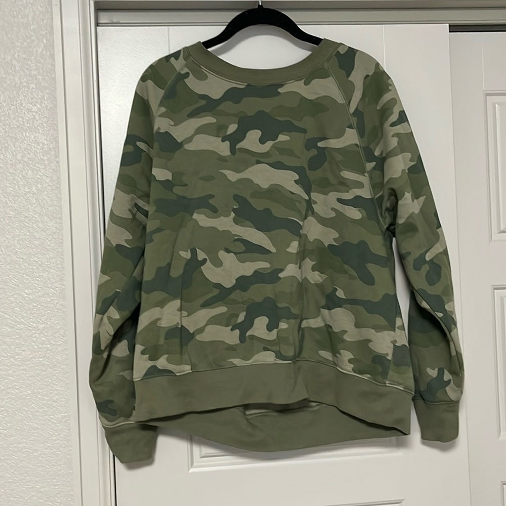 Old navy camo sweatshirt